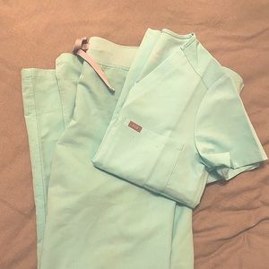 Women’s Figs Scrubs